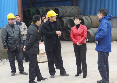 肖總向周市長匯報公司規(guī)劃及經營情況